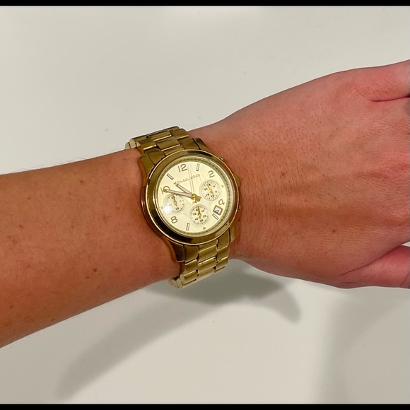 Michael Kors gold watch - Picture 2 of 3